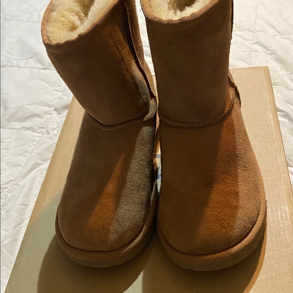 UGG Classic Tan Shearling Boots - Picture 3 of 6